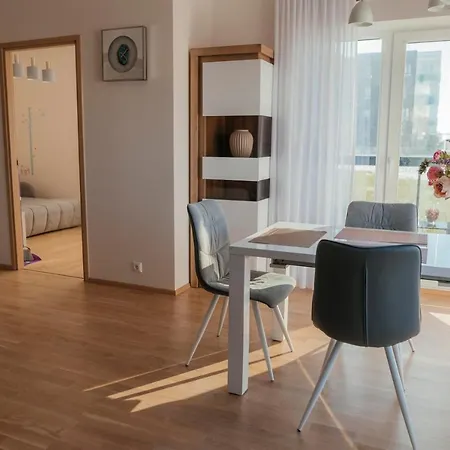 Modern Family In A Beautiful Park Area Апартаменты Таллин